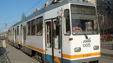 București: Un bărbat a fost prins sub un tramvai și târât doi metri