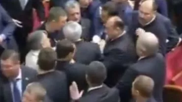 Nouă bătaie în Parlamentul Ucrainei: Doi deputați au fost răniți (VIDEO)