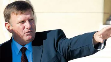 Primarul din Vaslui a amenințat directorii școlilor că vor fi destituiți dacă vor mai cere bani părinților