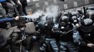 Proteste violente la Kiev: 200.000 de oameni au ieșit în stradă pentru a manifesta față de sancțiunile împotriva manifestanților