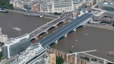 Londra: A fost inaugurat cel mai mare pod din lume alimentat cu energie solară