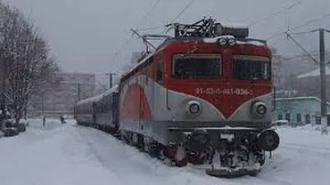 CFR Călători: Două linii ferate sunt închise, 13 au trafic restricționat, iar 81 de trenuri au fost anulate
