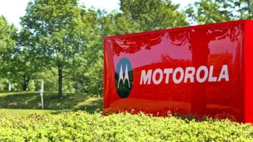 Google a vândut divizia Motorola chinezilor de la Lenovo