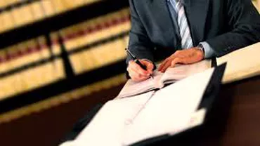 Un avocat din București a fost trimis în judecată, în stare de arest preventiv, pentru trafic de influență