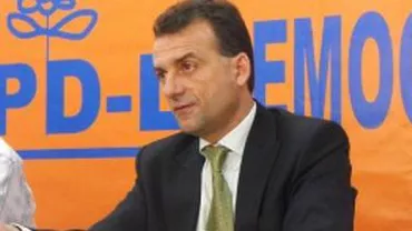 Mașina președintelui PDL Orșova a fost incendiată cu un cocktail Molotov