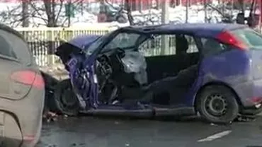 Grav accident pe pasajul din Pipera: Două mașini s-au ciocnit violent, după ce unul dintre șoferi a adormit la volan (VIDEO)