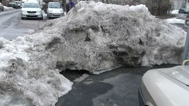 ONG-urile trag un semnal de alarmă privind nămeții de zăpadă murdară din Capitală, un real pericol pentru sănătate (VIDEO)