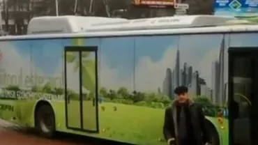 Suceava: Autobuz cu motor electric, aflat în probe în trafic, depistat de polițiști fără licență de transport