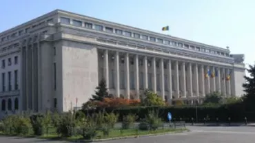 Cine pe cine mai guvernează: De două săptămâni România funcţionează fără şefi la Finanţe şi Economie