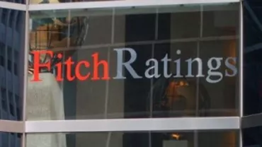 Fitch a retrogradat la nivelul CCC ratingurile a 13 bănci din Ucraina