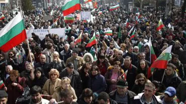 Bulgaria: Aproximativ 120 de protestatari naționaliști ce au atacat o moschee au fost reținuți