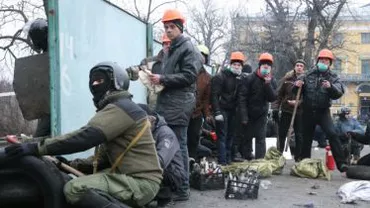 Echipă de filmare a Russia Today, blocată de manifestanți înarmați într-un hotel din centrul Kievului