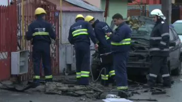 O explozie subterană a avut loc în cartierul Colentina din București: O mașină a fost distrusă