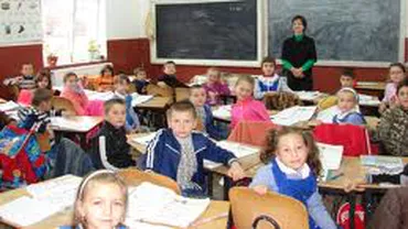 Școală din Iași, amendată cu 12.000 de lei după ce le-a dat copiilor cornuri și lapte expirat