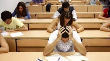 Elevii din clasele a XI-a şi a XII-a susţin, până vineri, simularea bacalaureatului