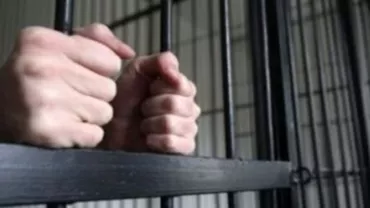 Un deţinut de la Penitenciarul Iași a încercat să se sinucidă înfigându-şi un cui în zona inimii