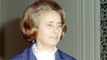 Haină de blană a Elenei Ceaușescu, vândută la licitație cu 900 euro