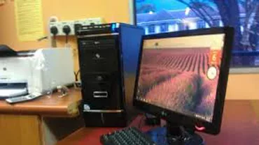 Doi bărbaţi, arestaţi după ce au şantajat un furnizor de internet căruia i-au furat date