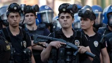 Un polițist turc a decedat în timpul manifestațiilor antiguvernamentale, suferind o criză cardiacă în mijlocul mulțimii