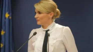 Andreea Paul: Antonescu atacă PSD cu ”o sabie de lemn, de pe un căluț de lemn”
