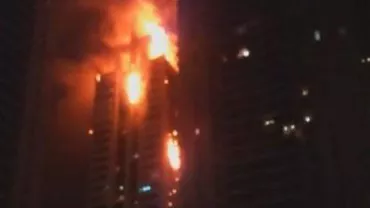 Suceava: O femeie a fost intoxicată cu fum, iar alți 50 de oameni au fost evacuați, în urma unui incendiu