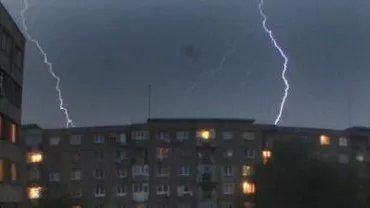 Informare meteorologică de descărcări electrice și intensificări ale vântului pentru întreaga țară
