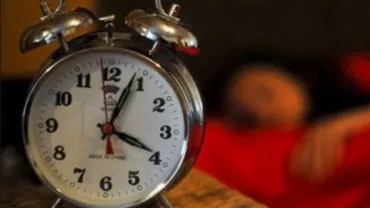 România trece la ora de vară în noaptea de sâmbătă spre duminică, urmând ca ora 3:00 să devină ora 4:00