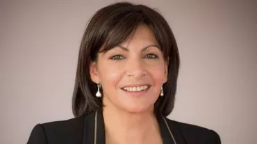 Socialista Anne Hidalgo va deveni prima femeie primar al Parisului