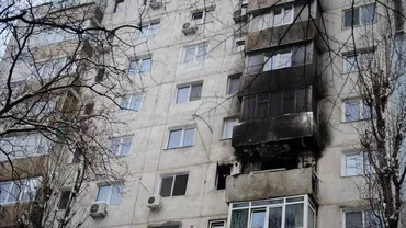 Explozie puternică într-un bloc din Oneşti: Trei persoane au fost rănite