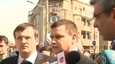 Liderii PMP au depus, la Guvern, 300.000 de semnături împotriva accizei la carburanți (VIDEO)