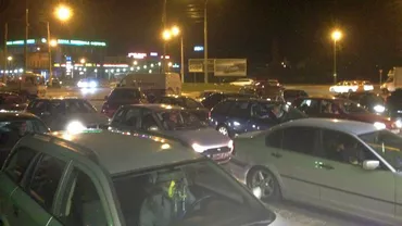Șoferii au luat cu asalt benzinăriile, înainte de intrarea în vigoare a accizei pe carburanți (VIDEO)