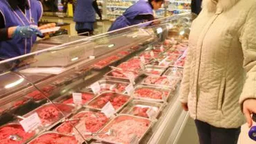 Rusia interzice importul de carne procesată din Polonia și Lituania
