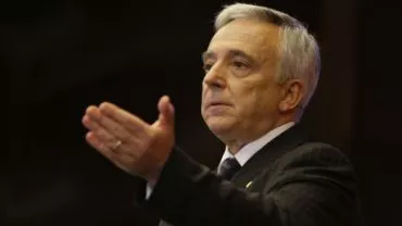 Mugur Isărescu: Termenul cel mai corect pentru adoptarea euro de România ar fi când o autostradă va traversa Carpații