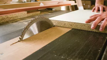 Producatorii de mobila cauta materie prima ieftina si de calitate