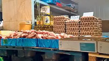 Arad: Peste o tonă de carne de pui fără acte, dar şi 21 de tone de mere, confiscate de poliţişti