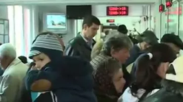Sute de oameni, la coadă la Casa de Ajutor Reciproc Omenia pentru a împrumuta bani de Paște (VIDEO)