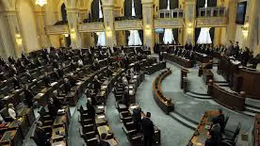 Senatul şi-a suspendat şedinţa pentru ca senatorii PSD să semneze plângerea împotriva lui Băsescu