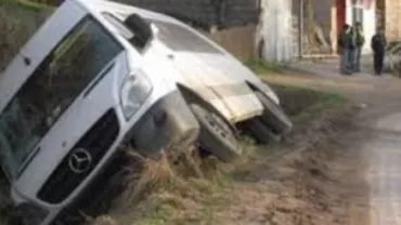 Accident de microbuz în județul Dolj: Opt persoane au fost rănite