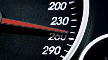 Un șofer a fost prins circulând cu 216 km/h pe autostrada A3