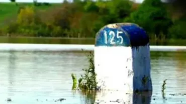 Pompierii sunt în căutarea unui bărbat dispărut în apele râului Ialomița