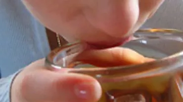 Un copil de cinci ani din Iași a ajuns la spital în comă alcoolică după ce a băut un litru de vin