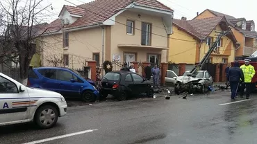 Ilfov: Şase persoane, între care un copil, rănite într-un accident cu şapte autoturisme