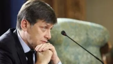 Antonescu: Nu e nevoie să se „umple o barcă” cu miniștri de fiecare dată când sunt inundații