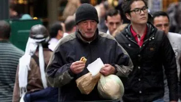 Richard Gere, îmbrăcat ca un om al străzii pentru a-și pregăti un rol, a primit o sacoșă cu mâncare de la o persoană căreia i-a stârnit mila