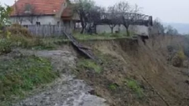 Dâmbovița: 25 de hectare de teren au fost afectate de alunecări de teren