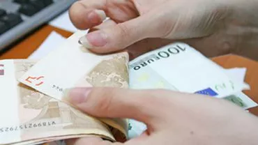 Bărbați arestați, după ce au înșelat mai multe persoane pretinzând că sunt angajați ai Ministerului Dezvoltării