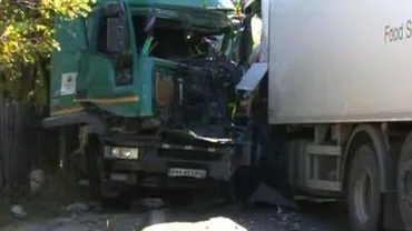 Arad: O persoană a murit în urma coliziunii a două tiruri