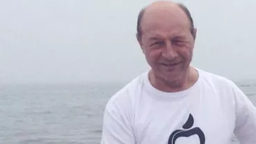 Traian Băsescu, fotografiat la mare alături de lideri ai PMP: Președintele, într-un tricou inscripționat „Vote for PMP” (FOTO)