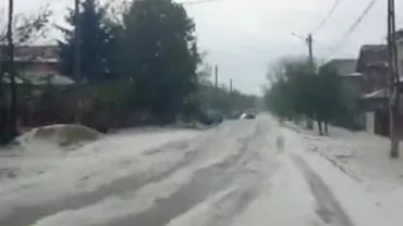 Imagini șocante din zonele lovite de grindină: Mai multe străzi au fost blocate de gheață