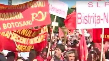Peste 5.000 de poștași protestează în București: Aceștia cer demisia conducerii instituției (VIDEO)
